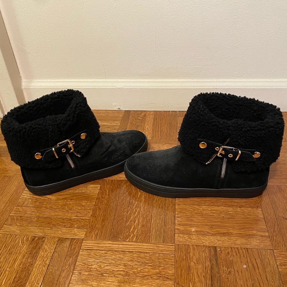 Burberry Women’s Suede “UGG” Boots 39.5/9.5